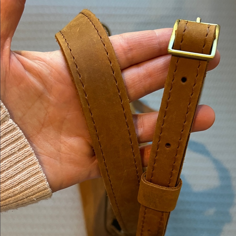 Portland Leather Goods Dakota Triangle Bag - Picture 9 of 10
